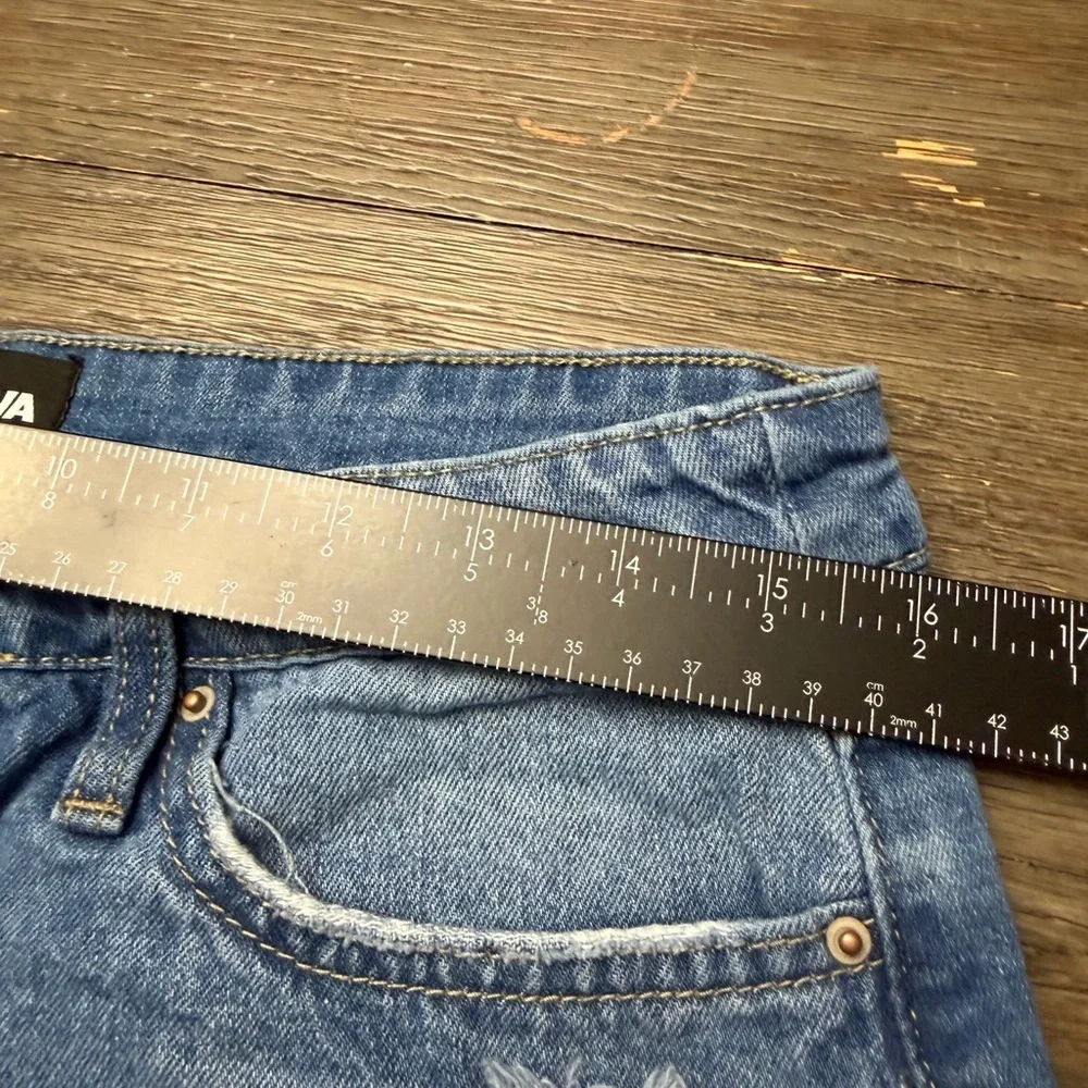 Fashion Nova Size 11 Women Distressed Mid Rise Jean Shorts